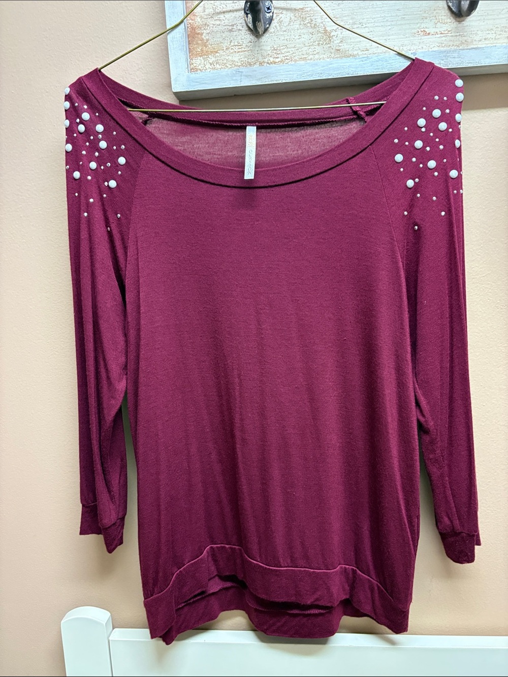 Burgundy Pearl-Accent 3/4 Sleeve Top